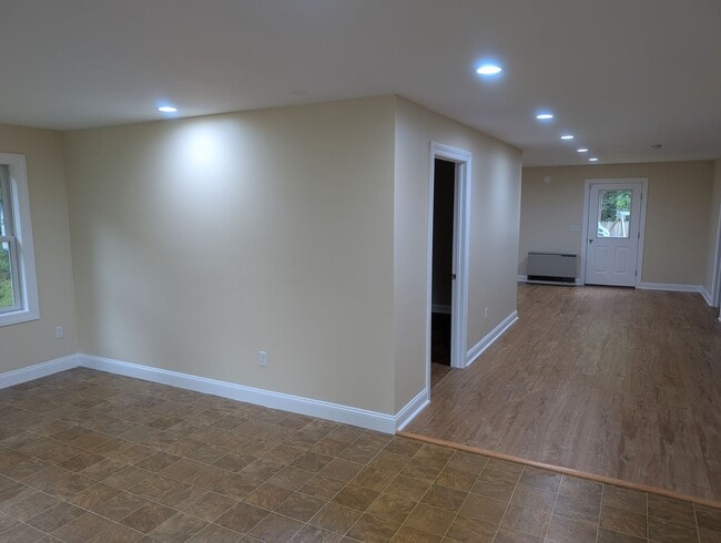 Building Photo - Gorgeous One+ bedroom in Brunswick
