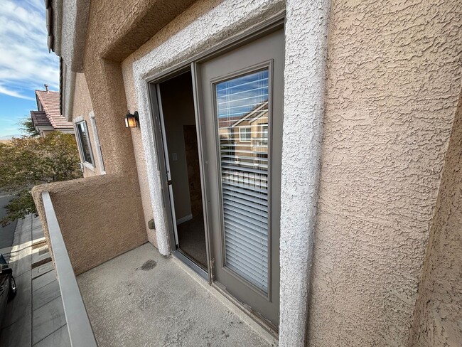 Building Photo - Gorgeous 2Bed/2Bath/1CarGarage TownHouse, located in the NW part of the valley
