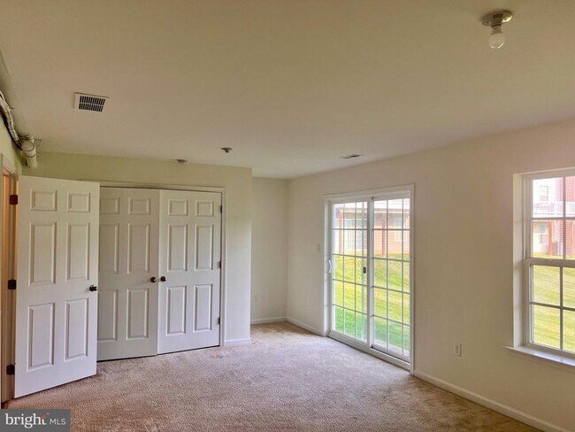 Building Photo - 654 Jacobsen Cir