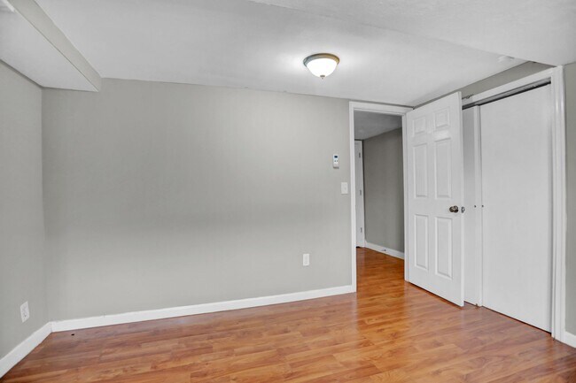 Building Photo - 434 Folcroft St