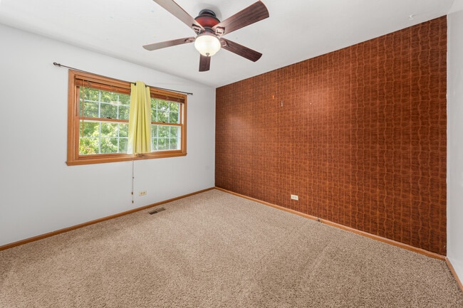 Building Photo - 104 S Knollwood Dr