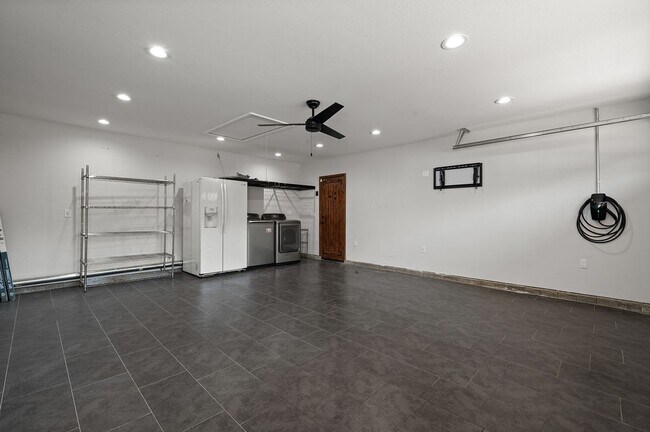 Building Photo - **724 E Cypress Ave Glendora** 4 bedroom 2 bath !!2 weeks free OAC!!