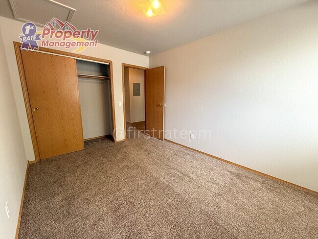 Building Photo - 4876 W Blodgett Ln