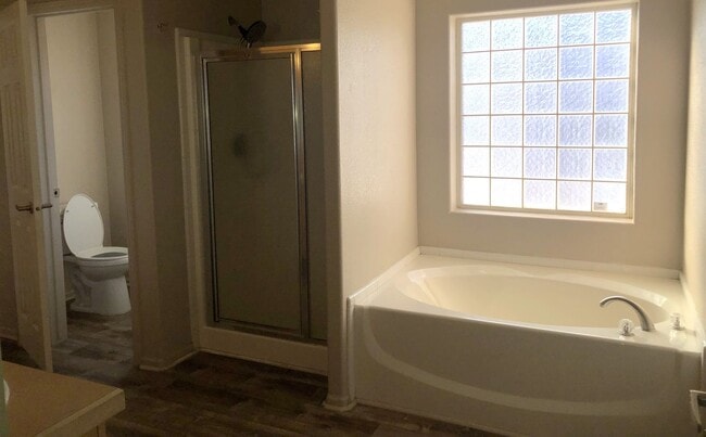 Building Photo - 3+2 Split Floor plan home in New Kingman