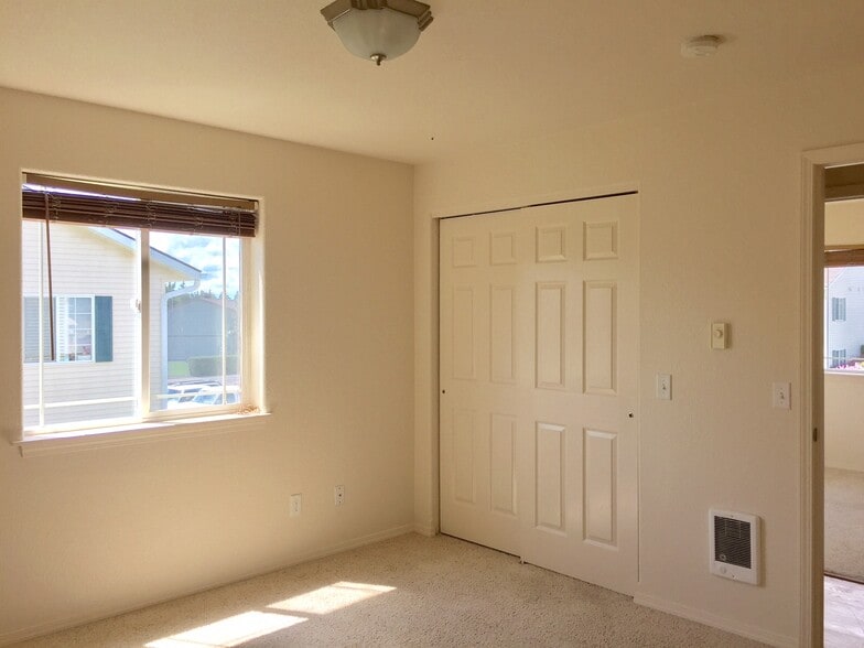 Building Photo - 19 Diane Rd