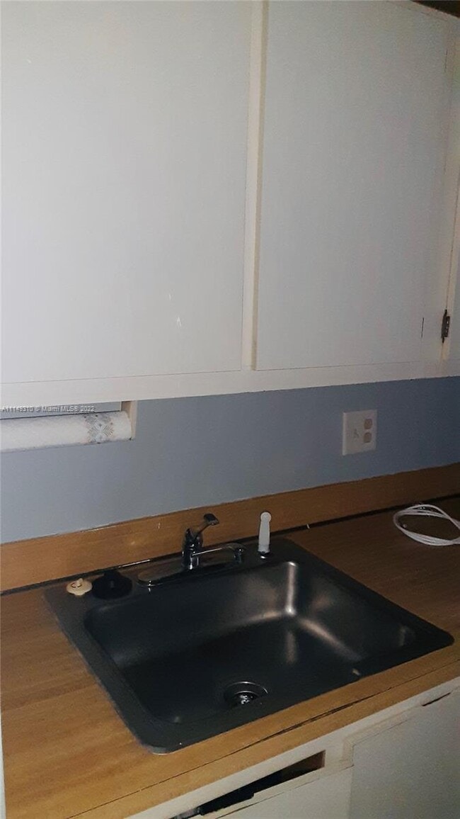 Building Photo - 2820 Somerset Dr