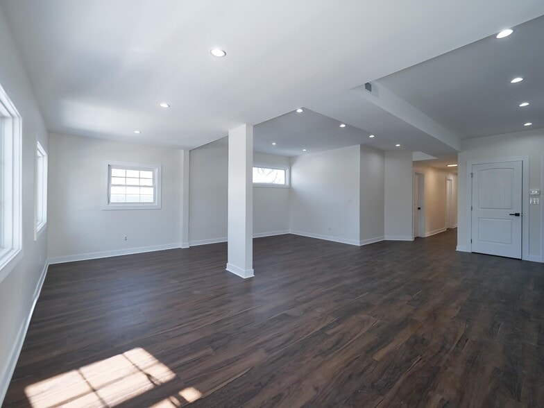 Building Photo - 149 N Waller Ave