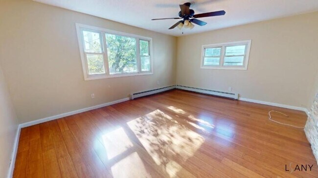 Building Photo - 3 bedroom in BRONX NY 10457