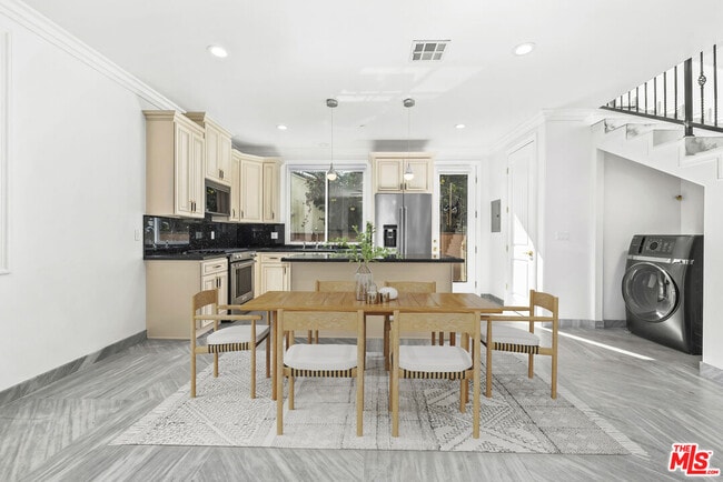 Building Photo - 2017 S Centinela Ave