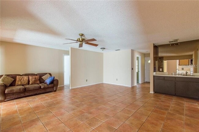 Building Photo - 1021 Breeze Dr
