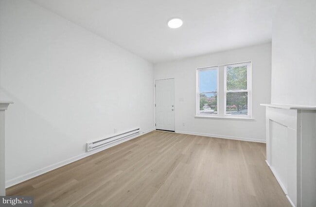 Building Photo - 887 N 46th St