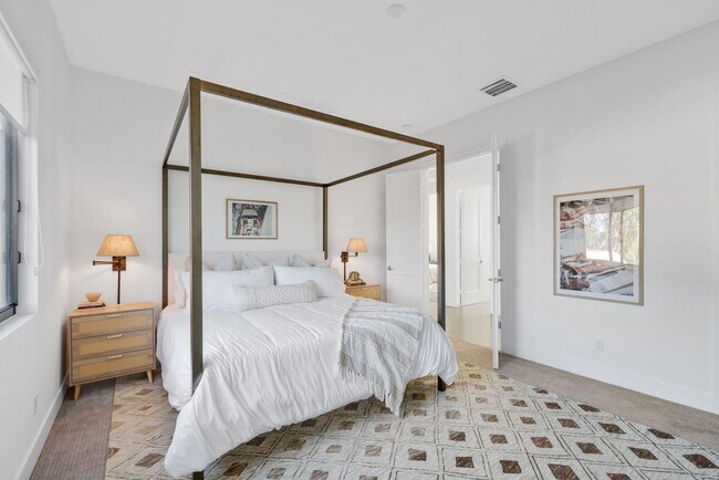 Building Photo - 2201 Florida Blvd