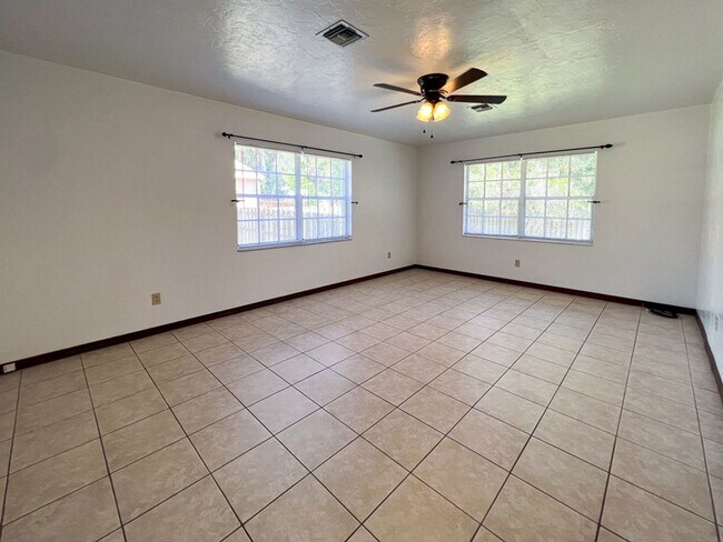 Building Photo - 3BR/2BA Pet Friendly Pool Home in McIntosh...