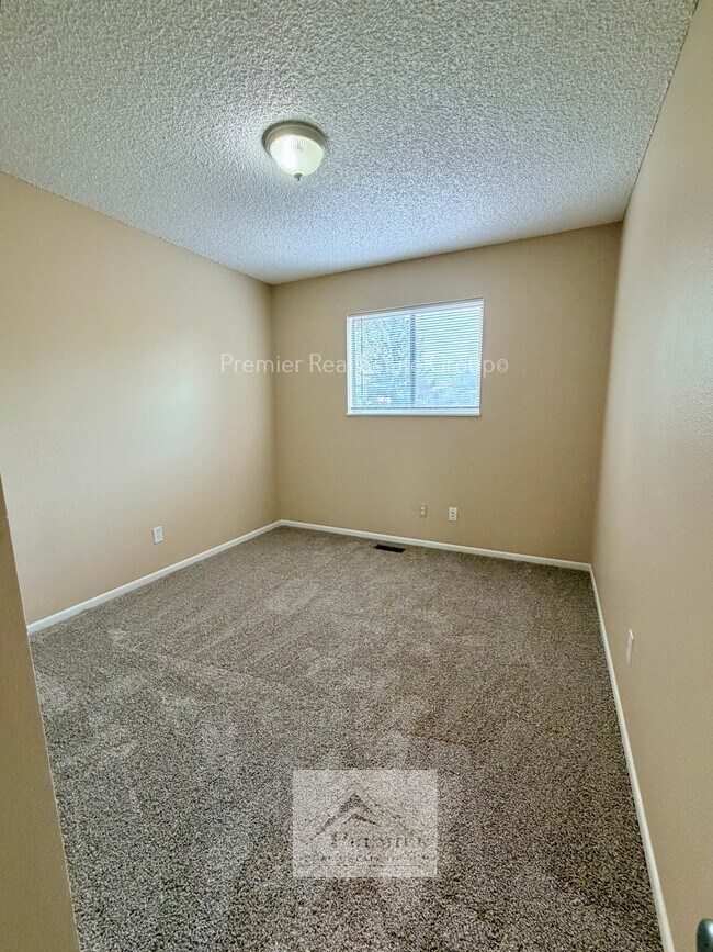 Building Photo - 6156 Del Paz Dr