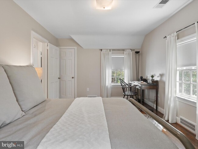 Building Photo - 4725 Rock Spring Rd