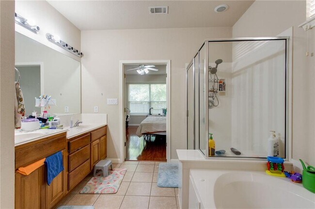 Building Photo - 15709 Belfin Dr