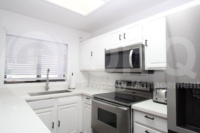 Primary Photo - 170 E Guadalupe Rd