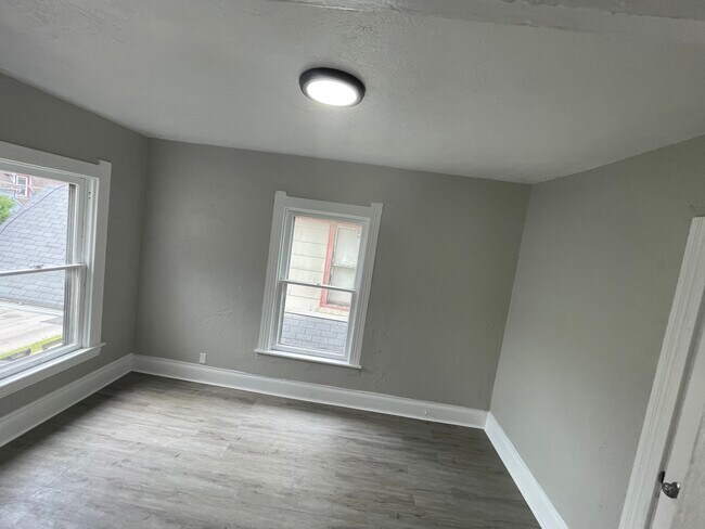 Building Photo - 29 Garfield Pl