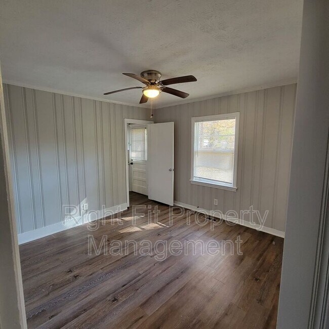 Building Photo - 3960 Trask Dr