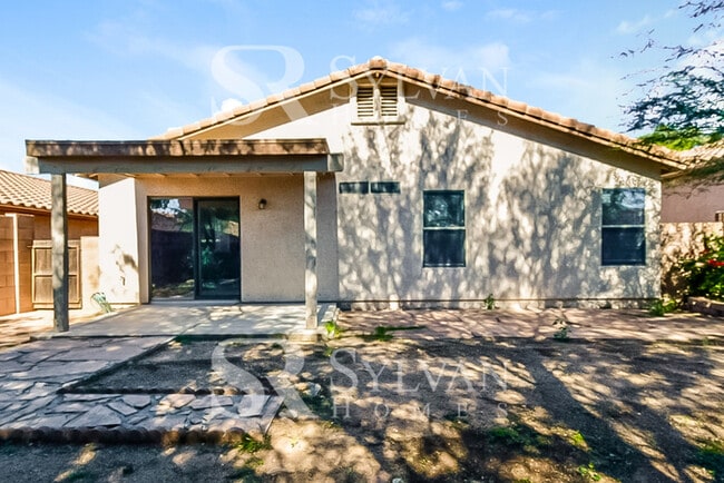 Building Photo - This charming ranch home is ready