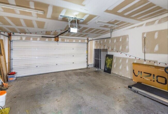 Building Photo - 1006.5 W Clay St