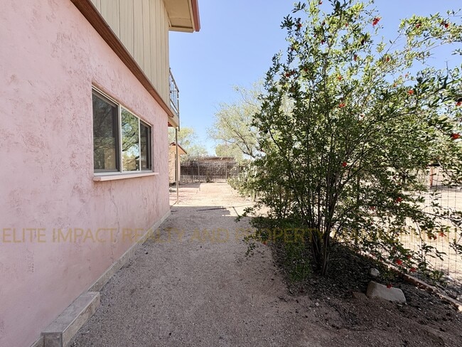 Building Photo - 2819 N Woodland Ave