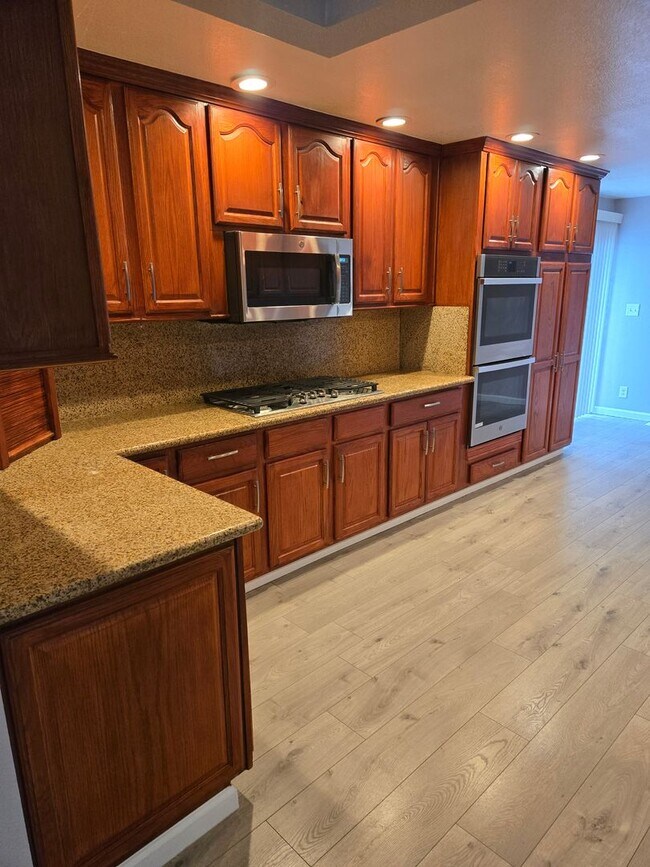 Building Photo - HUGE Bonus room ! Remodeled !  Hardwood Flooring Throughout & New Carpet in Bedrooms, Tile, Grani...