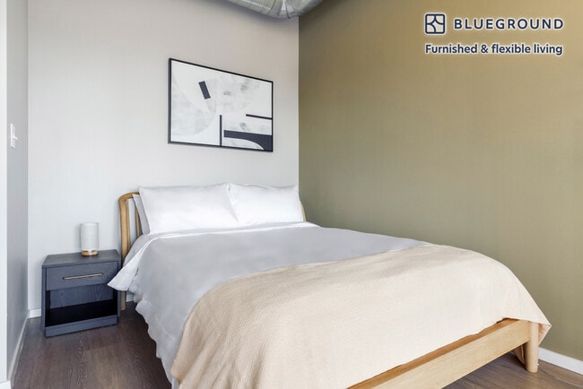 Building Photo - 211 W Scott St