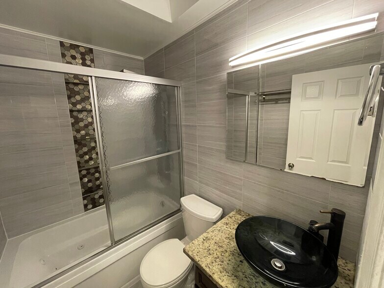 Building Photo - 2314 Strahle St