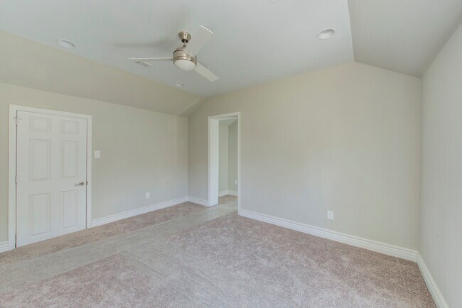 Building Photo - 701 Lincoln St