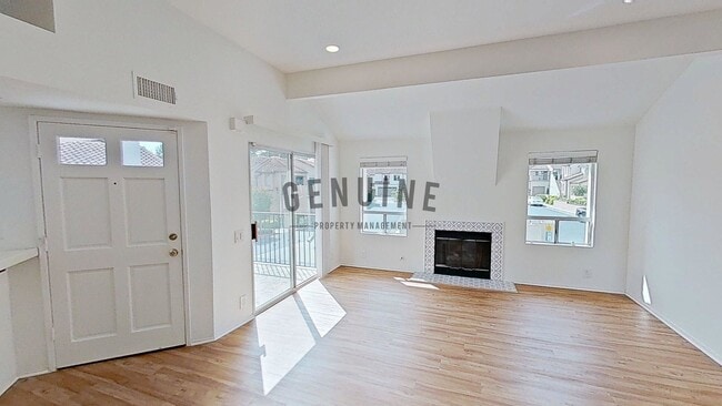Building Photo - 2Bd 1Ba Condo in Newport Beach