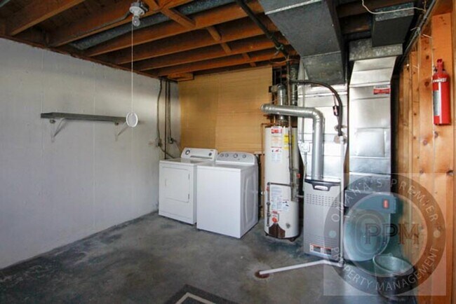 Building Photo - Comfortable 3 Bd /1.5 Ba Home  $300.00 off...