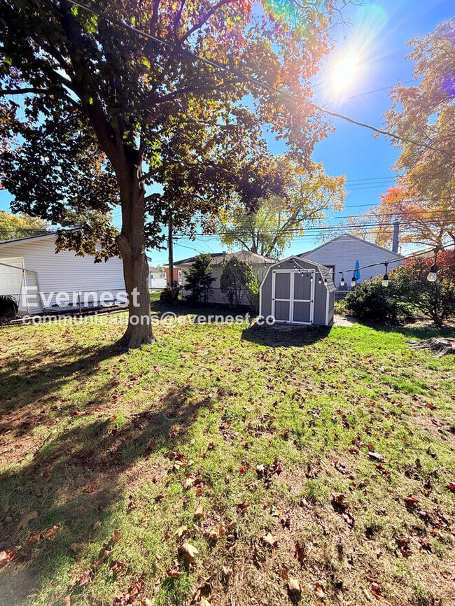 Building Photo - 3 Bed/1 Bath Home with Fenced Yard / Pet-Friendly / Vouchers Accepted / Available Now!