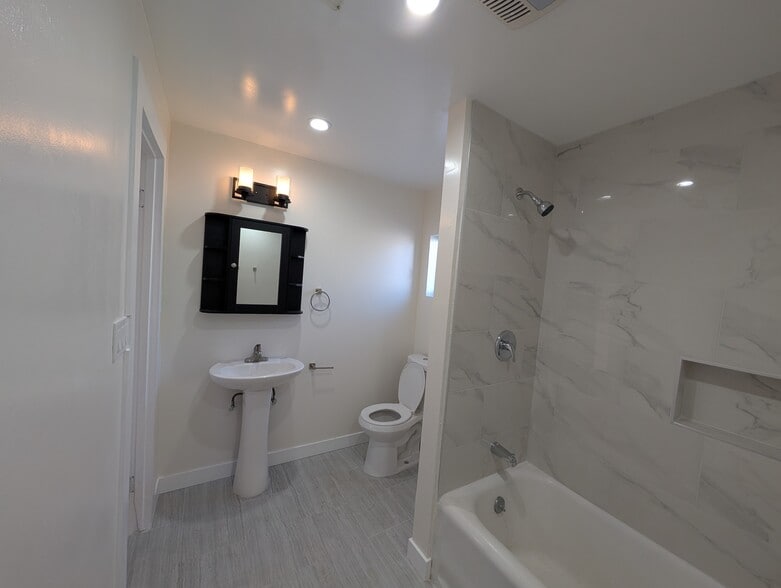 bathroom - 1849 E Poinsettia St