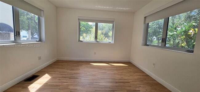 Building Photo - 3915 Ponce de Leon Blvd