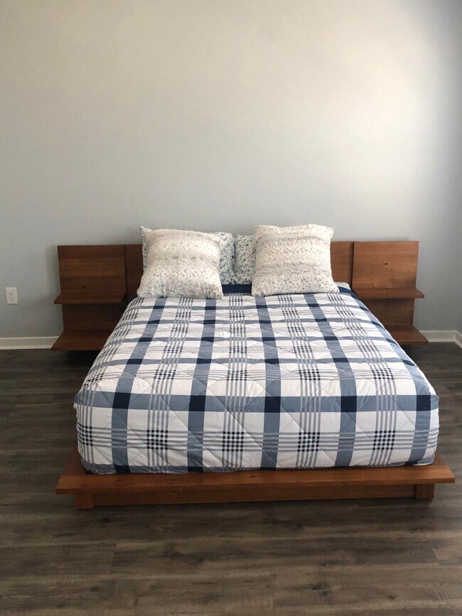 Master bedroom - 2272 Perennial Cir