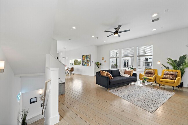 Building Photo - 3002 Hawkins St