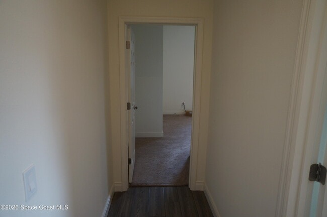 Building Photo - 153 Oakcrest Ave NE