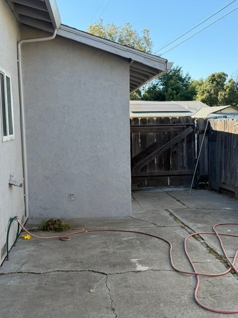 Building Photo - Stockton 3 Bedroom 2 Bathroom Home Solar Power