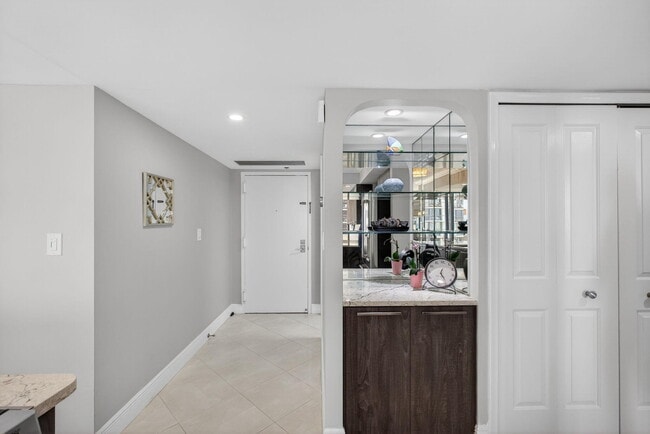 Building Photo - 4200 N Ocean Dr