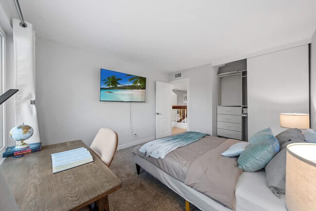 Building Photo - 9737 Benavente Pl