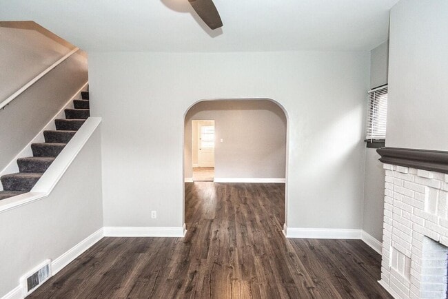 Building Photo - Stunning 5 bedroom home in Brookline available May 1!