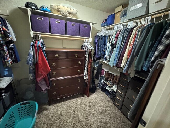 Building Photo - 1008 Kensington Dr