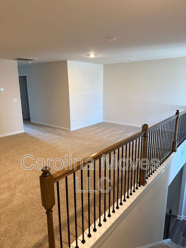 Building Photo - 555 Yellow Fox Rd
