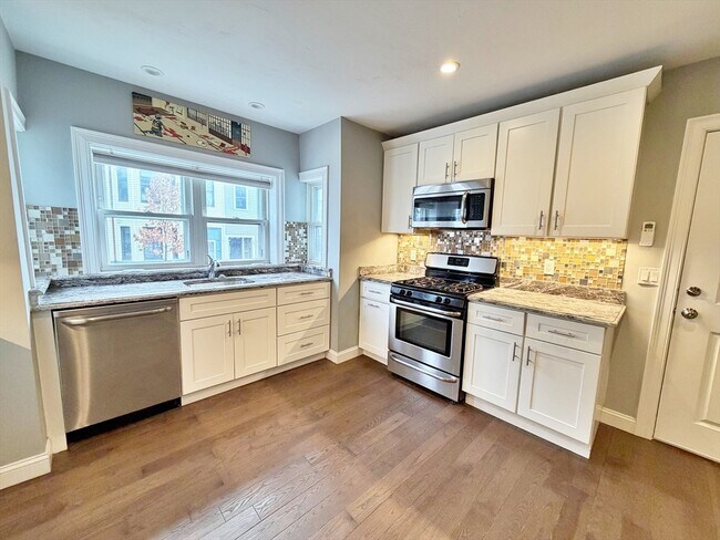 Building Photo - 266 Lexington St