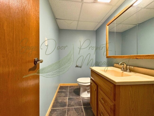 Building Photo - Stylish Blue Springs Home With Fresh Updates & Great Natural Light