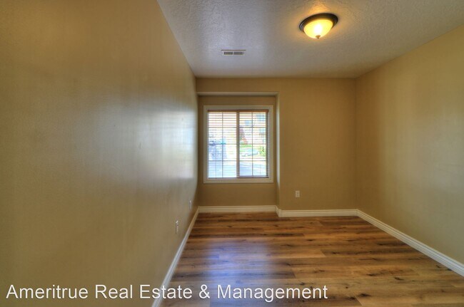 Building Photo - 5 br, 3.5 bath House - 2801 W Bear Ridge Way