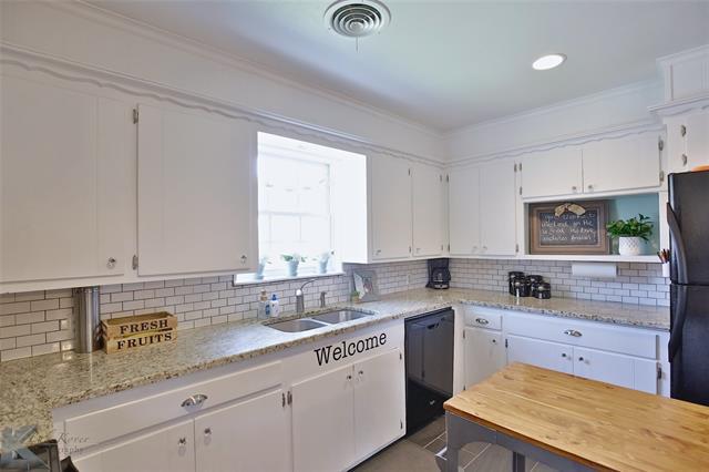 Building Photo - 2132 Sylvan Dr