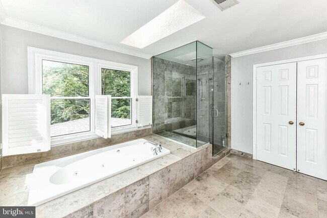 Building Photo - 2030 Spring Branch Dr