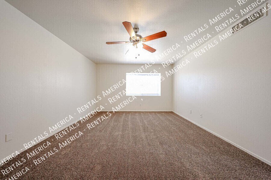 Building Photo - 2361 W Myrtle Dr